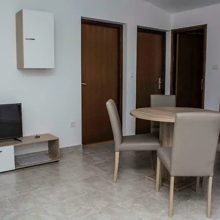 아파트 Apartman Ivka